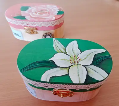 Ručně malovaná krabička či šperkovnice