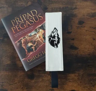 Vyšívaná záložka do knihy s vlkem