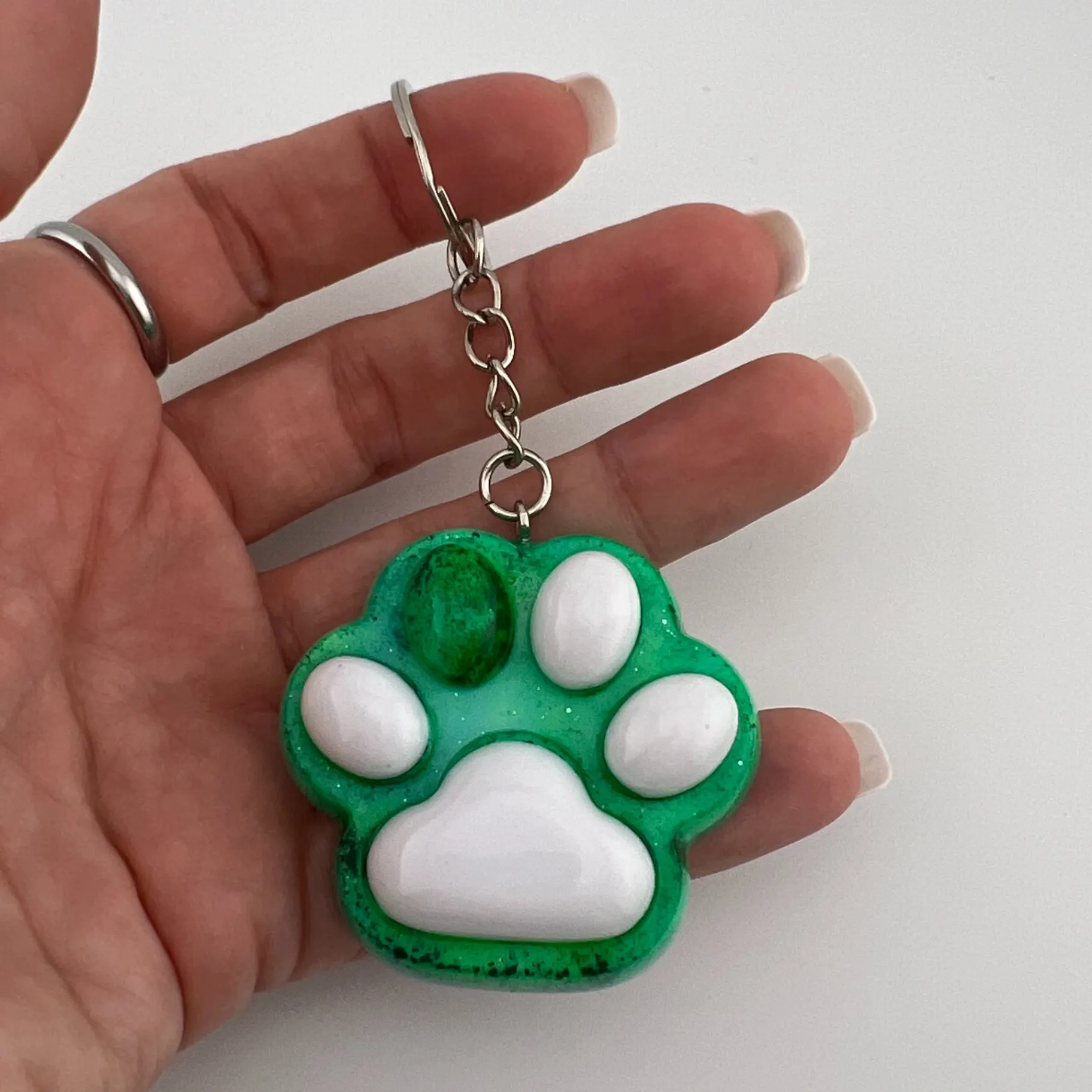 Přívěsek, pryskyřice, tlapka, neon, zelená 2