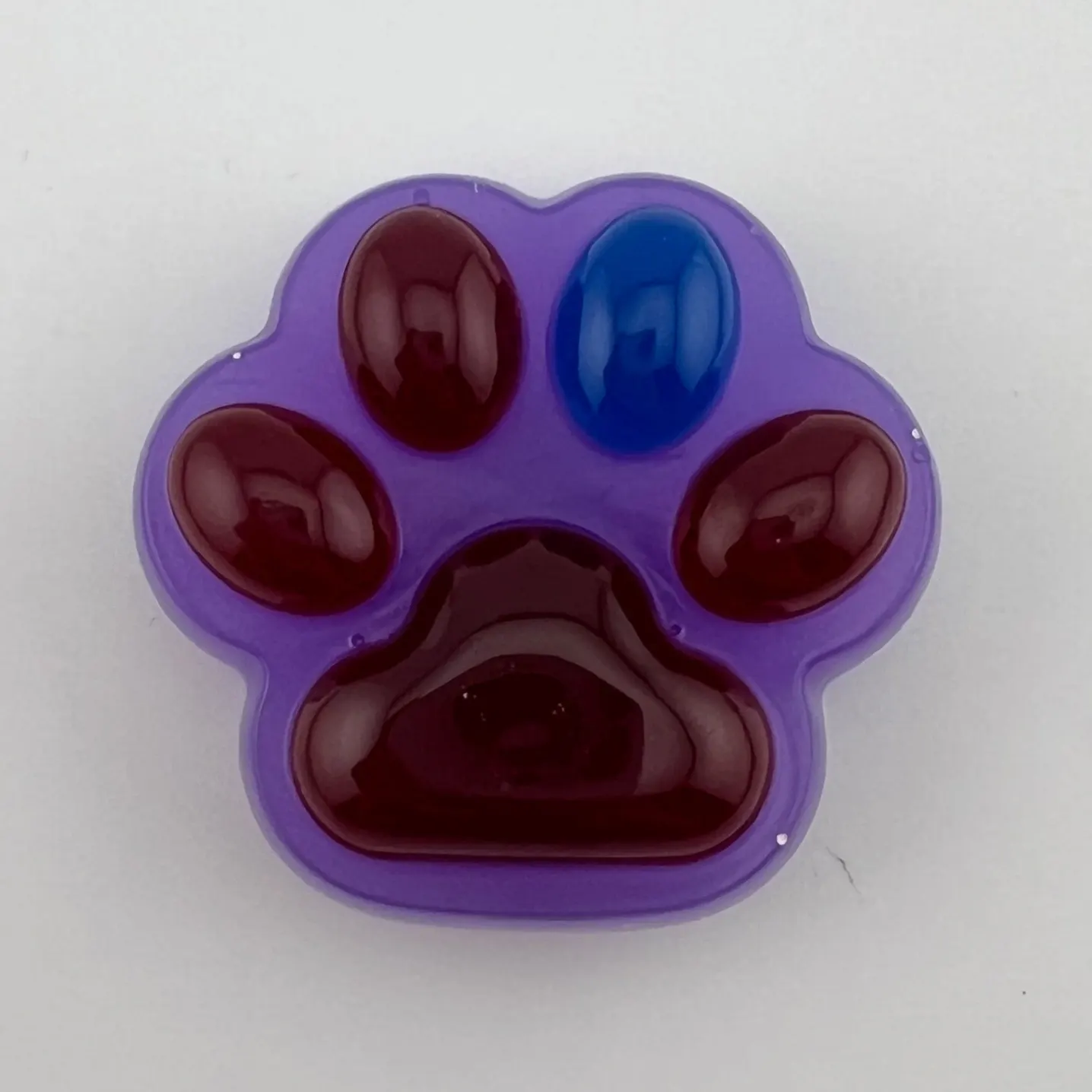 Magnet, tlapka, pryskyřice,